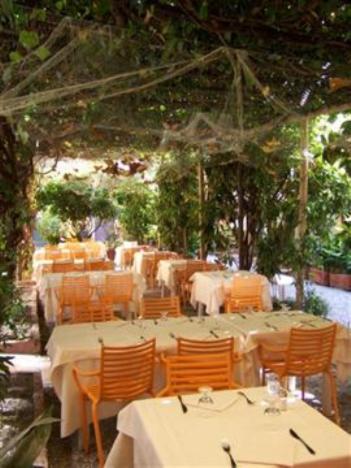 Albergo Lavagnese 라바냐 외부 사진